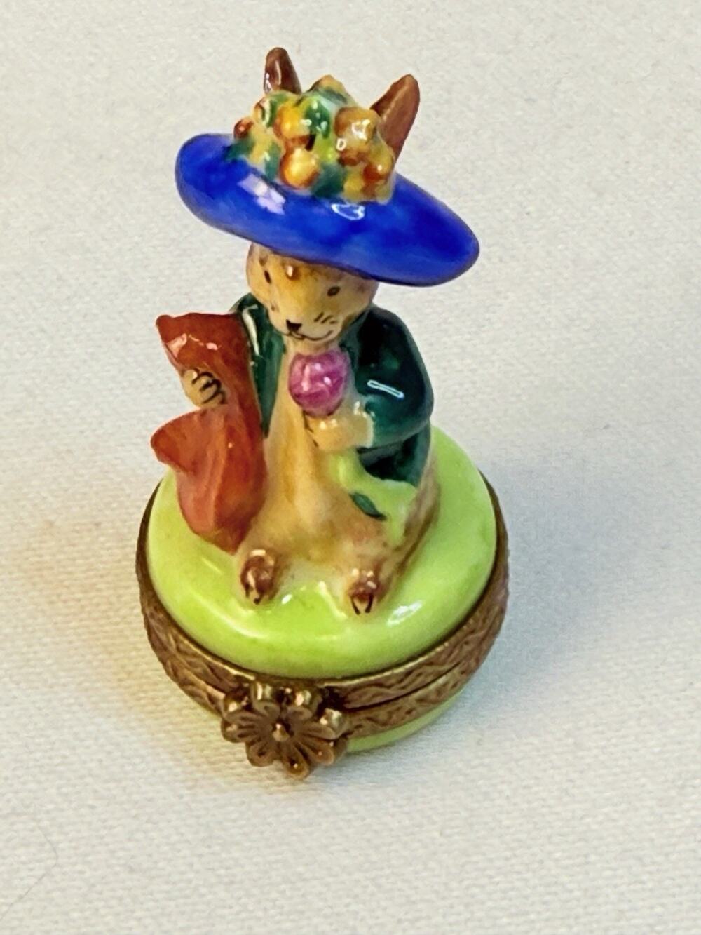Limoges Mini Rabbit “Mary” Trinket Box Carrier France Peint Main Main 2000 S.P.